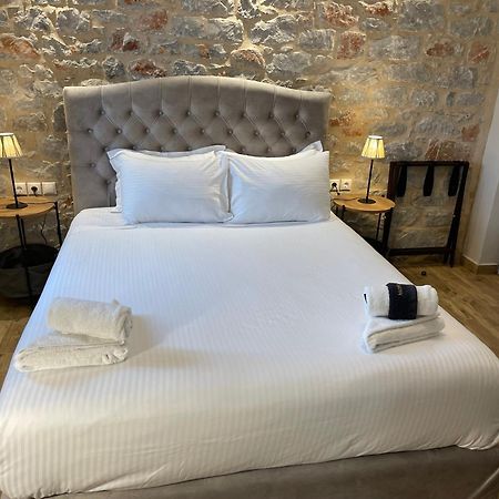 Terra Di Pietra Exclusive Suites & Apartments Areopoli Bagian luar foto