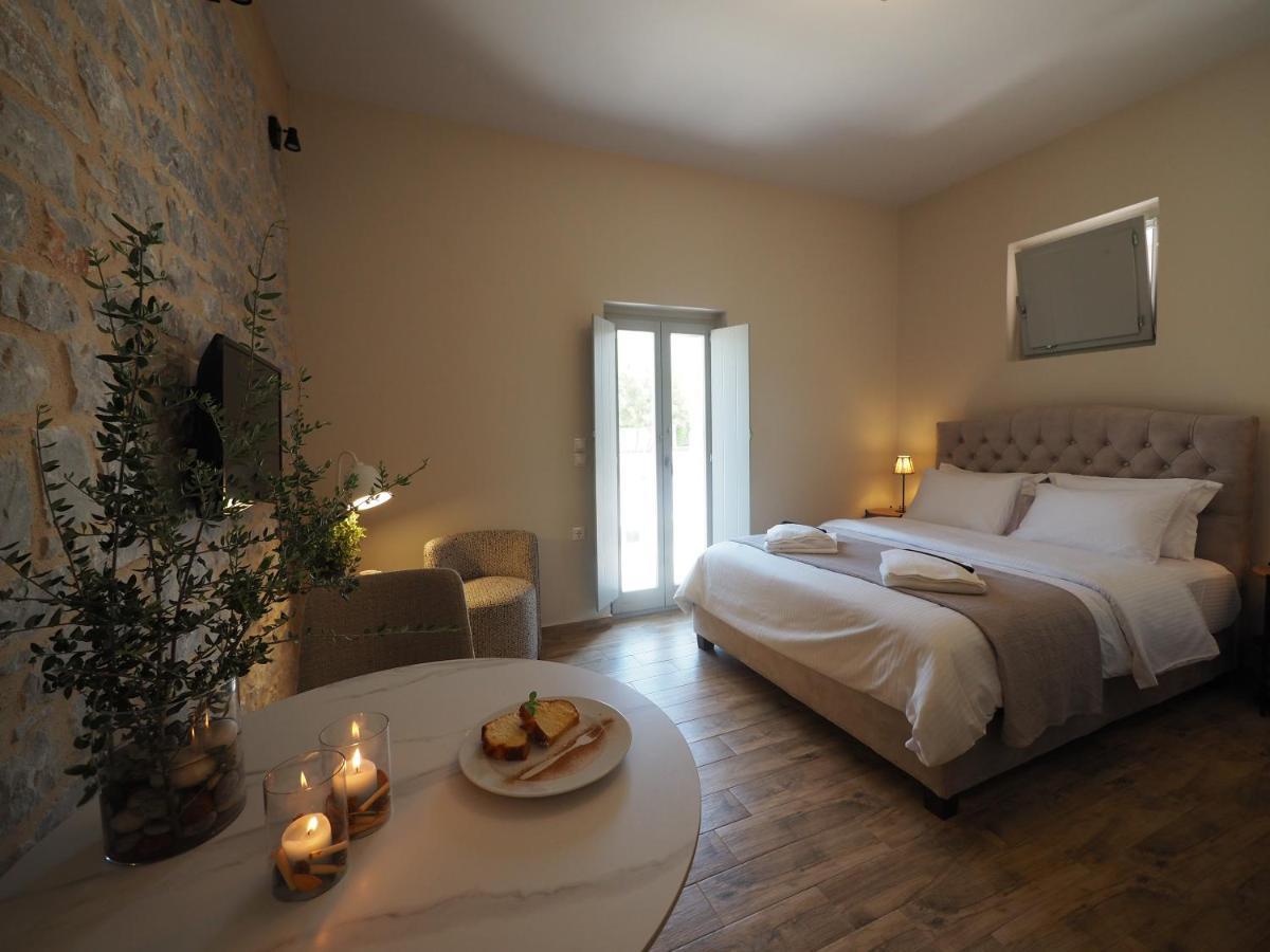 Terra Di Pietra Exclusive Suites & Apartments Areopoli Bagian luar foto