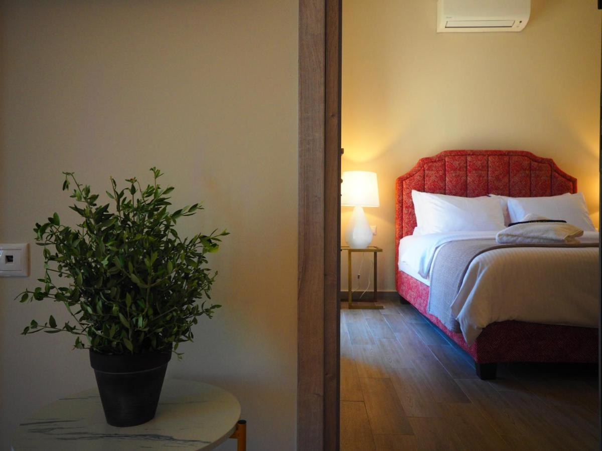 Terra Di Pietra Exclusive Suites & Apartments Areopoli Bagian luar foto