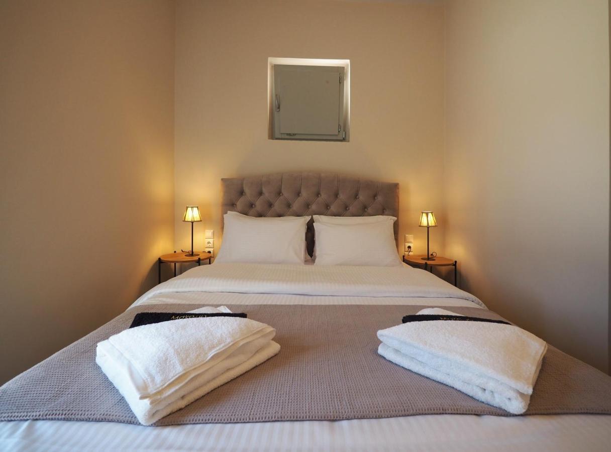 Terra Di Pietra Exclusive Suites & Apartments Areopoli Bagian luar foto