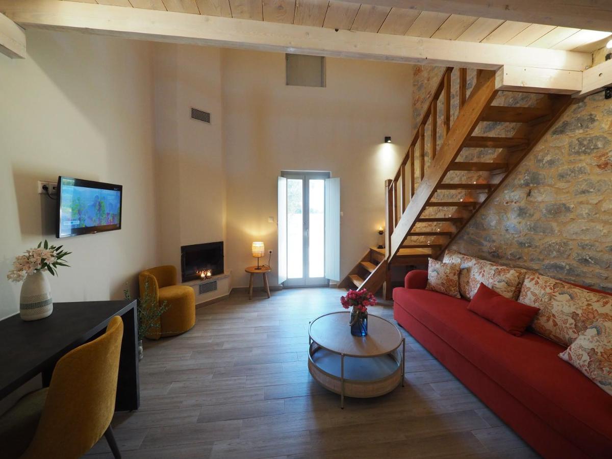 Terra Di Pietra Exclusive Suites & Apartments Areopoli Bagian luar foto