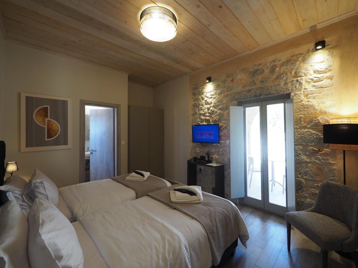 Terra Di Pietra Exclusive Suites & Apartments Areopoli Bagian luar foto