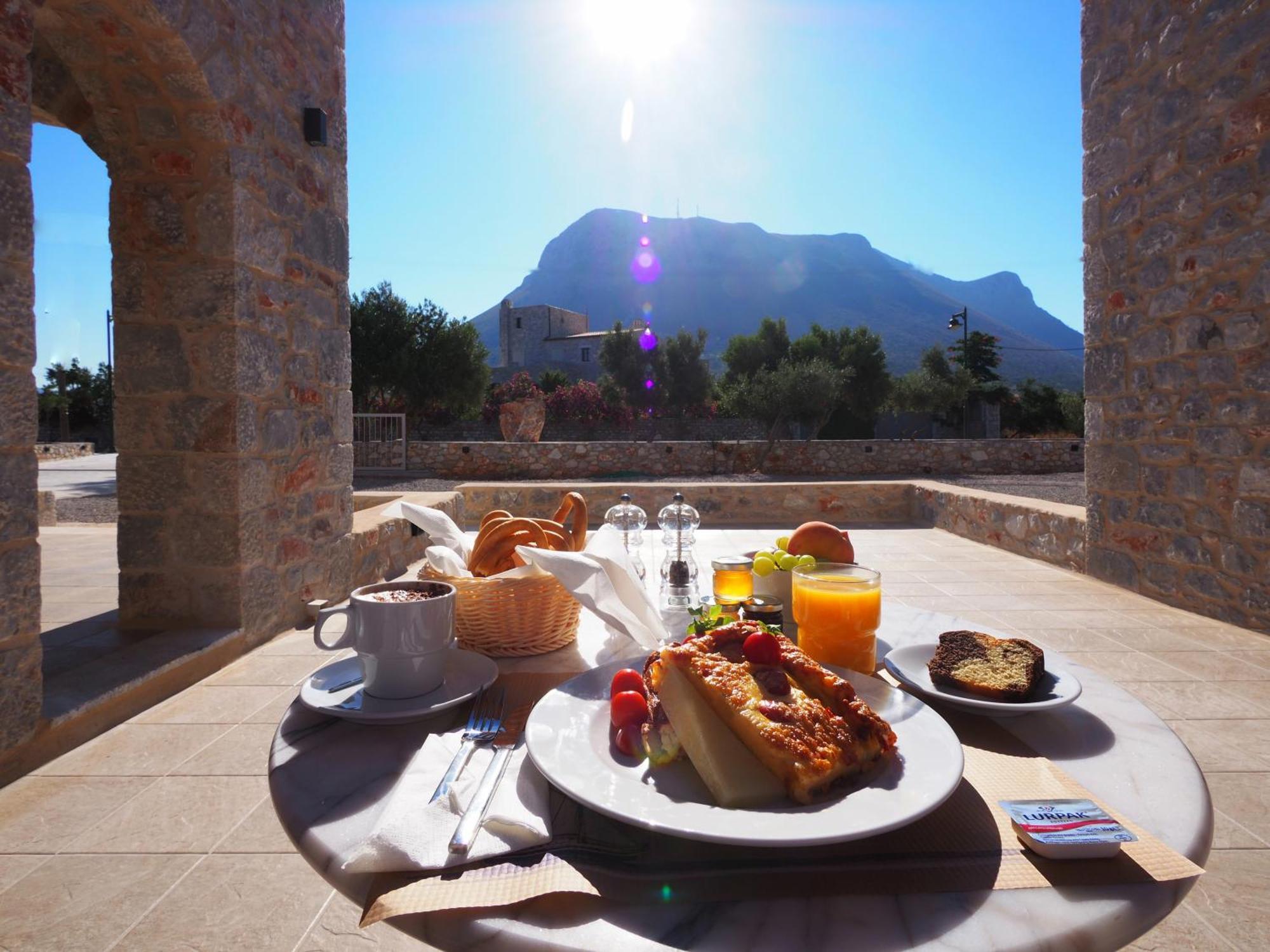 Terra Di Pietra Exclusive Suites & Apartments Areopoli Bagian luar foto