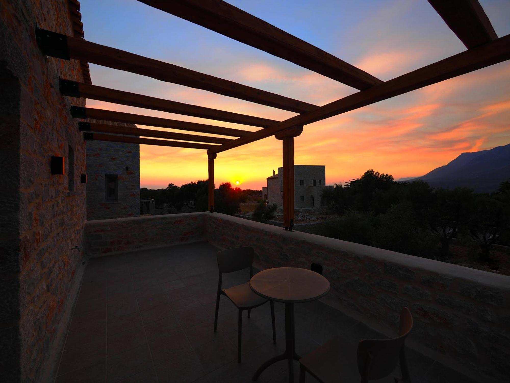 Terra Di Pietra Exclusive Suites & Apartments Areopoli Bagian luar foto