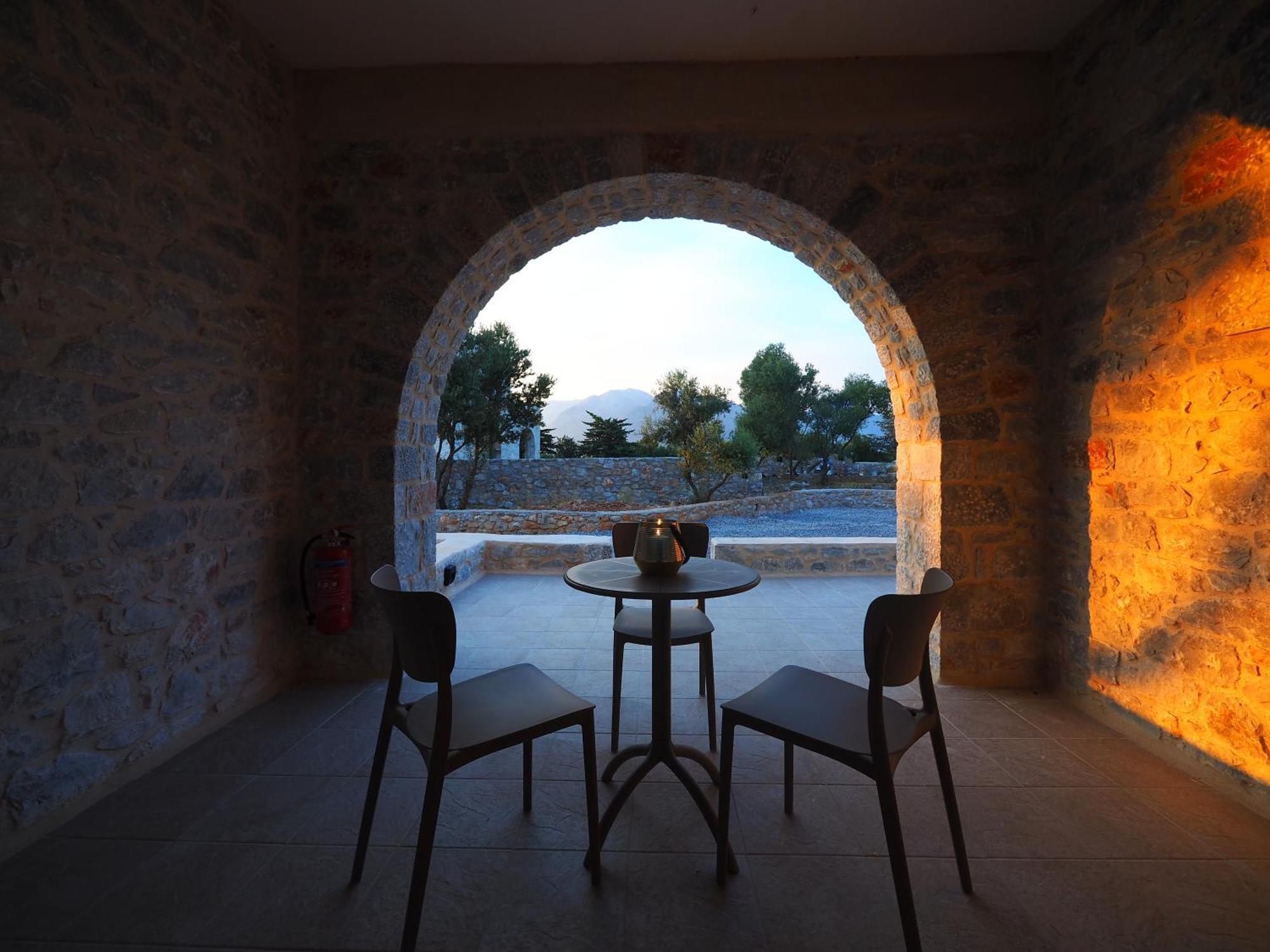 Terra Di Pietra Exclusive Suites & Apartments Areopoli Bagian luar foto