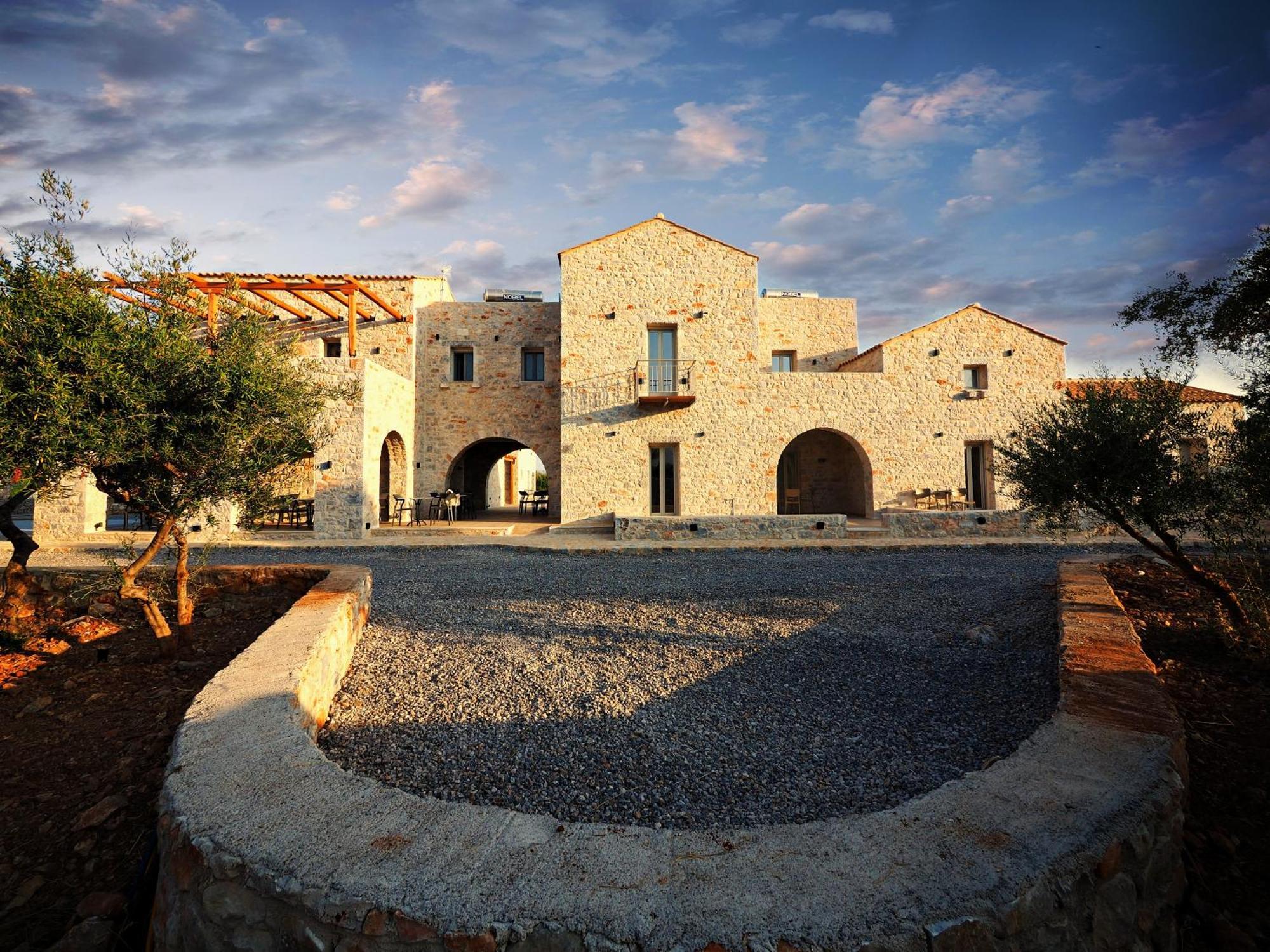 Terra Di Pietra Exclusive Suites & Apartments Areopoli Bagian luar foto