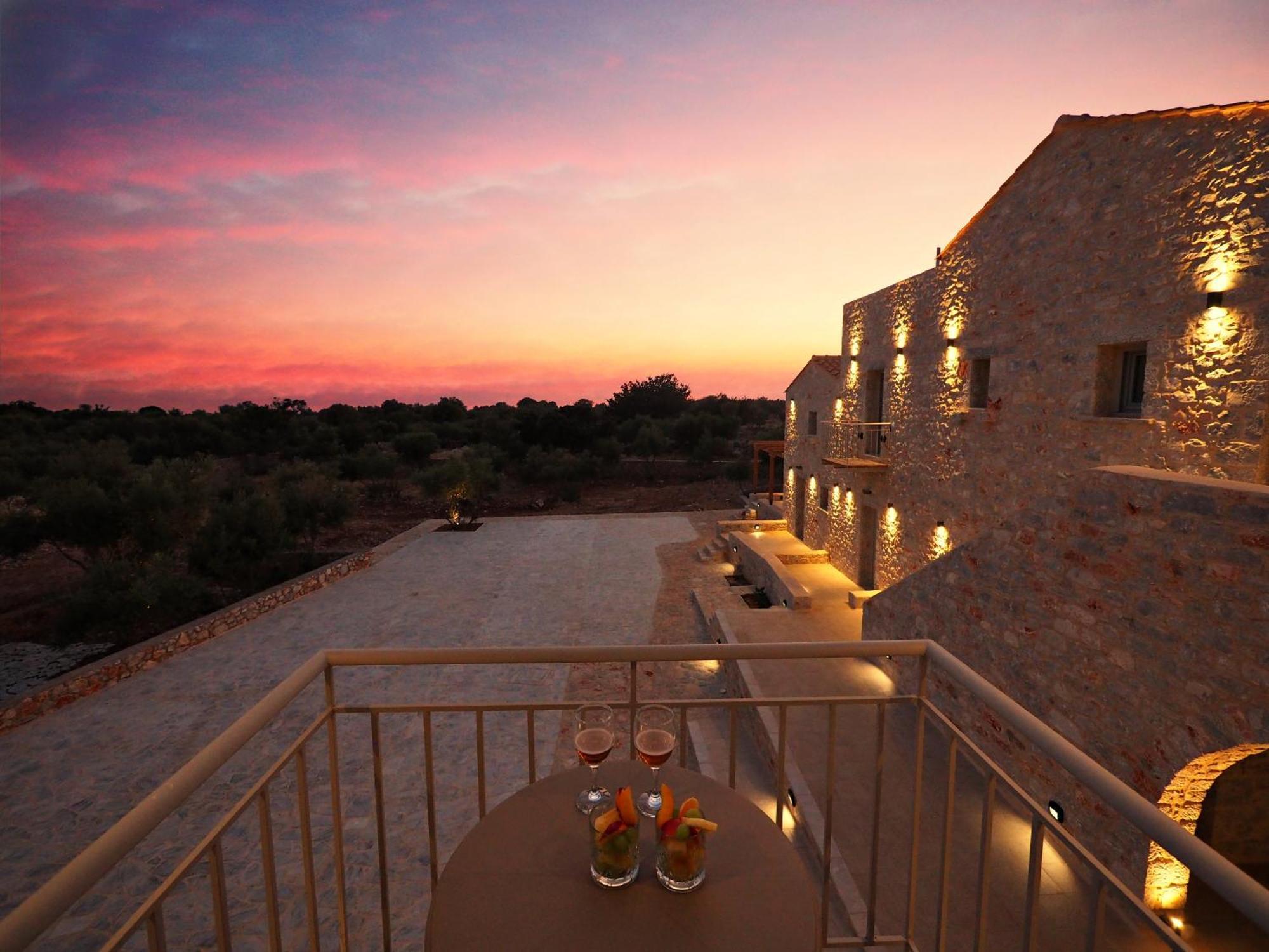 Terra Di Pietra Exclusive Suites & Apartments Areopoli Bagian luar foto