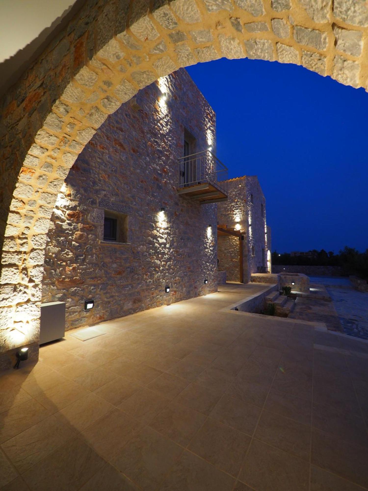 Terra Di Pietra Exclusive Suites & Apartments Areopoli Bagian luar foto