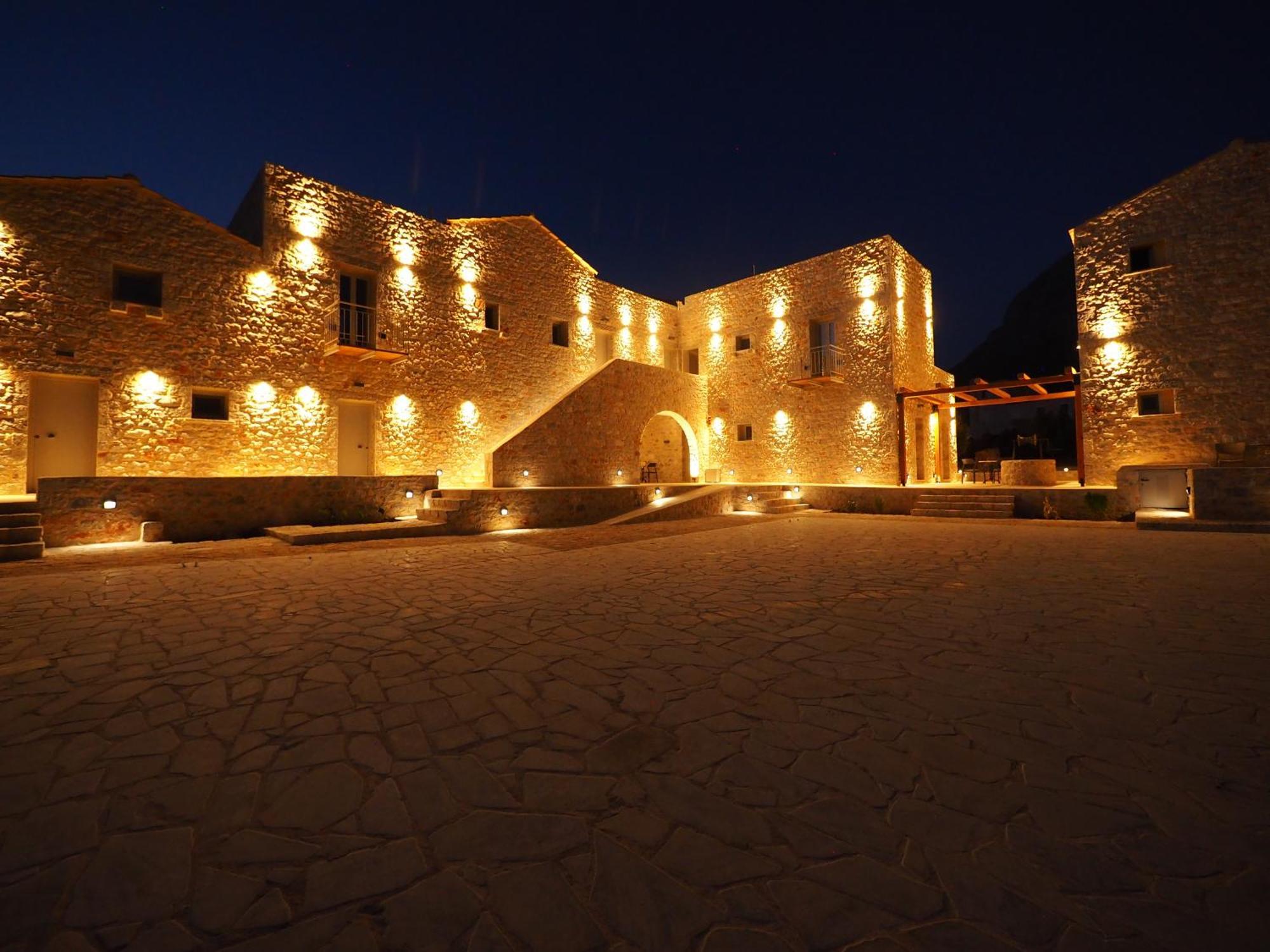 Terra Di Pietra Exclusive Suites & Apartments Areopoli Bagian luar foto
