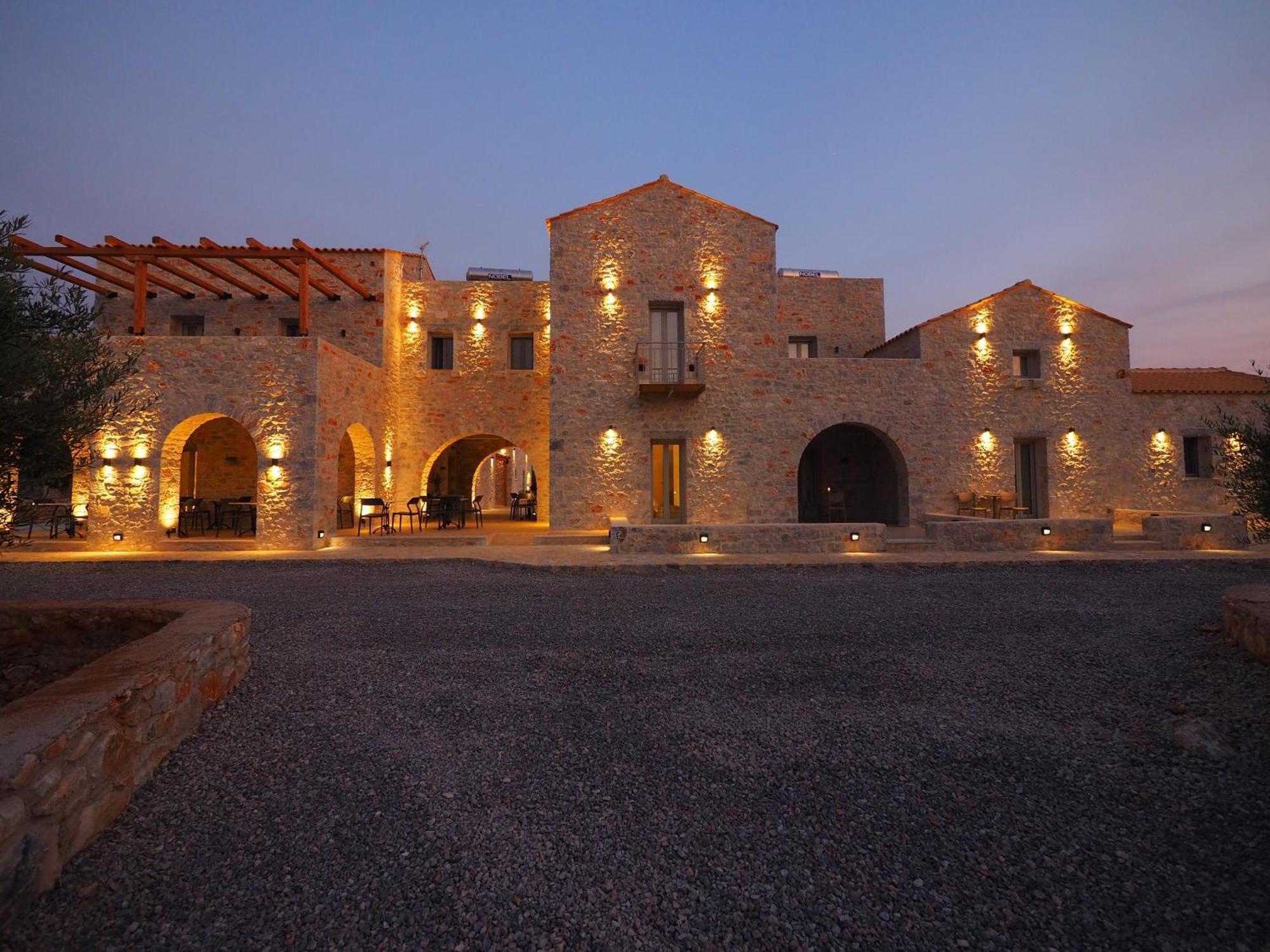 Terra Di Pietra Exclusive Suites & Apartments Areopoli Bagian luar foto