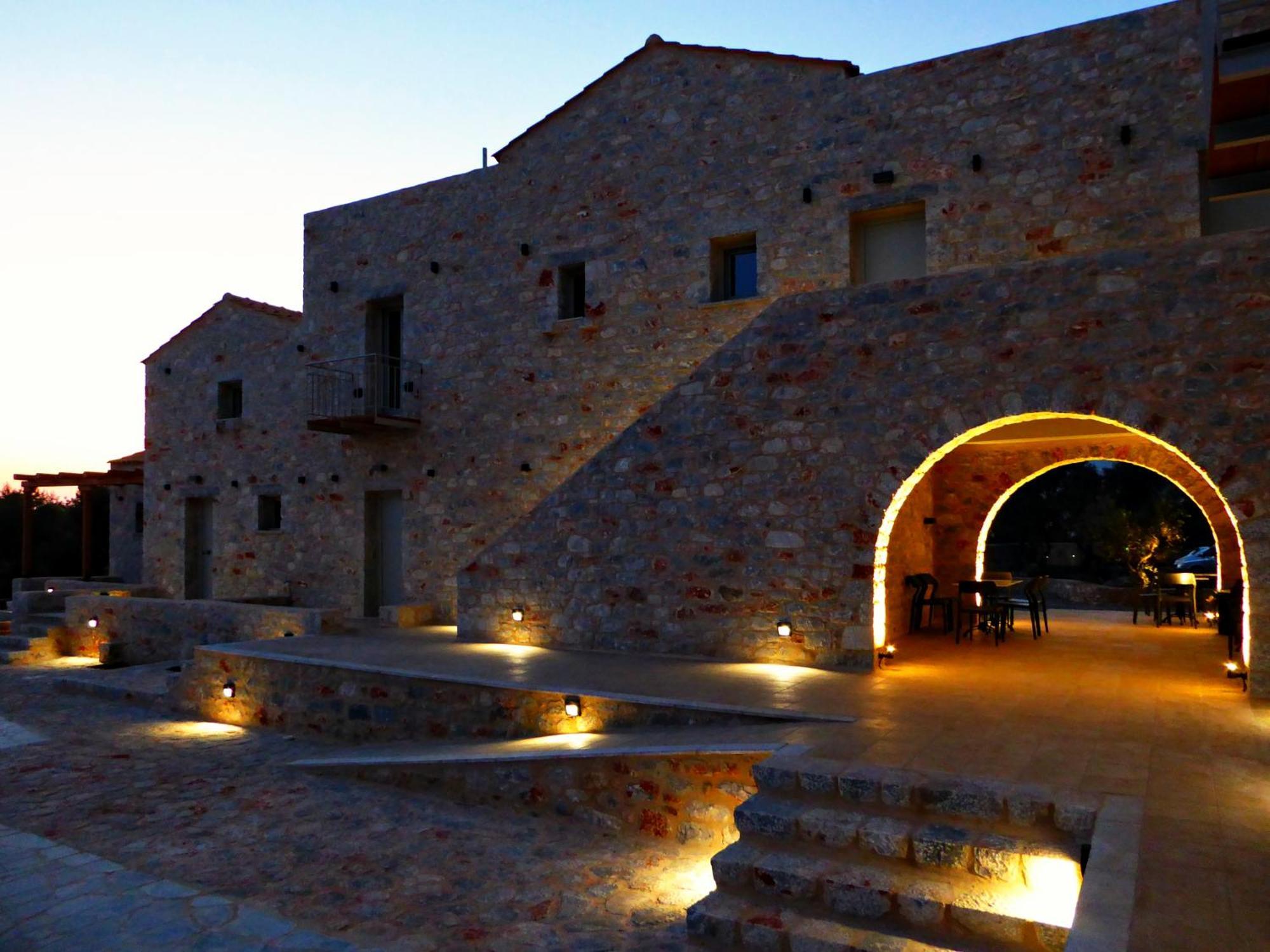 Terra Di Pietra Exclusive Suites & Apartments Areopoli Bagian luar foto