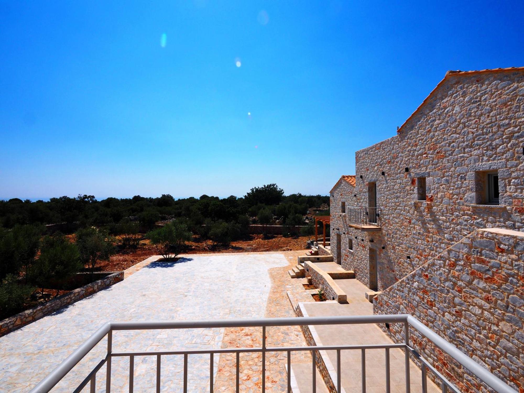 Terra Di Pietra Exclusive Suites & Apartments Areopoli Bagian luar foto