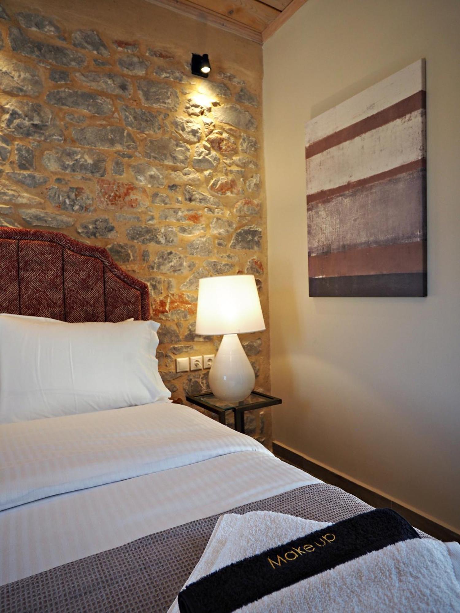 Terra Di Pietra Exclusive Suites & Apartments Areopoli Bagian luar foto