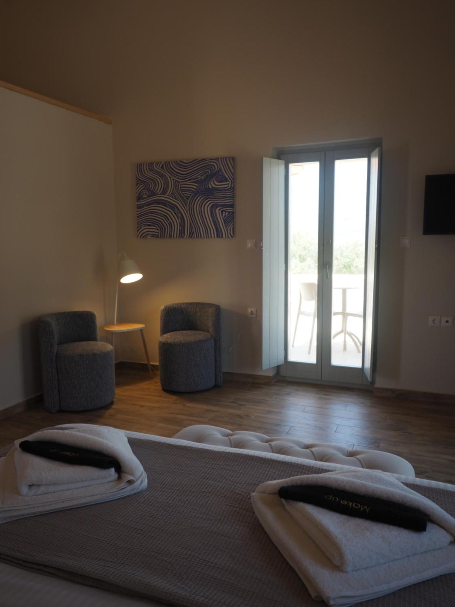 Terra Di Pietra Exclusive Suites & Apartments Areopoli Bagian luar foto