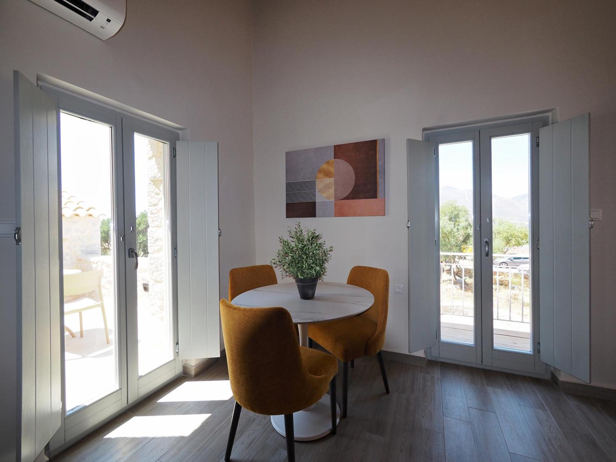 Terra Di Pietra Exclusive Suites & Apartments Areopoli Bagian luar foto