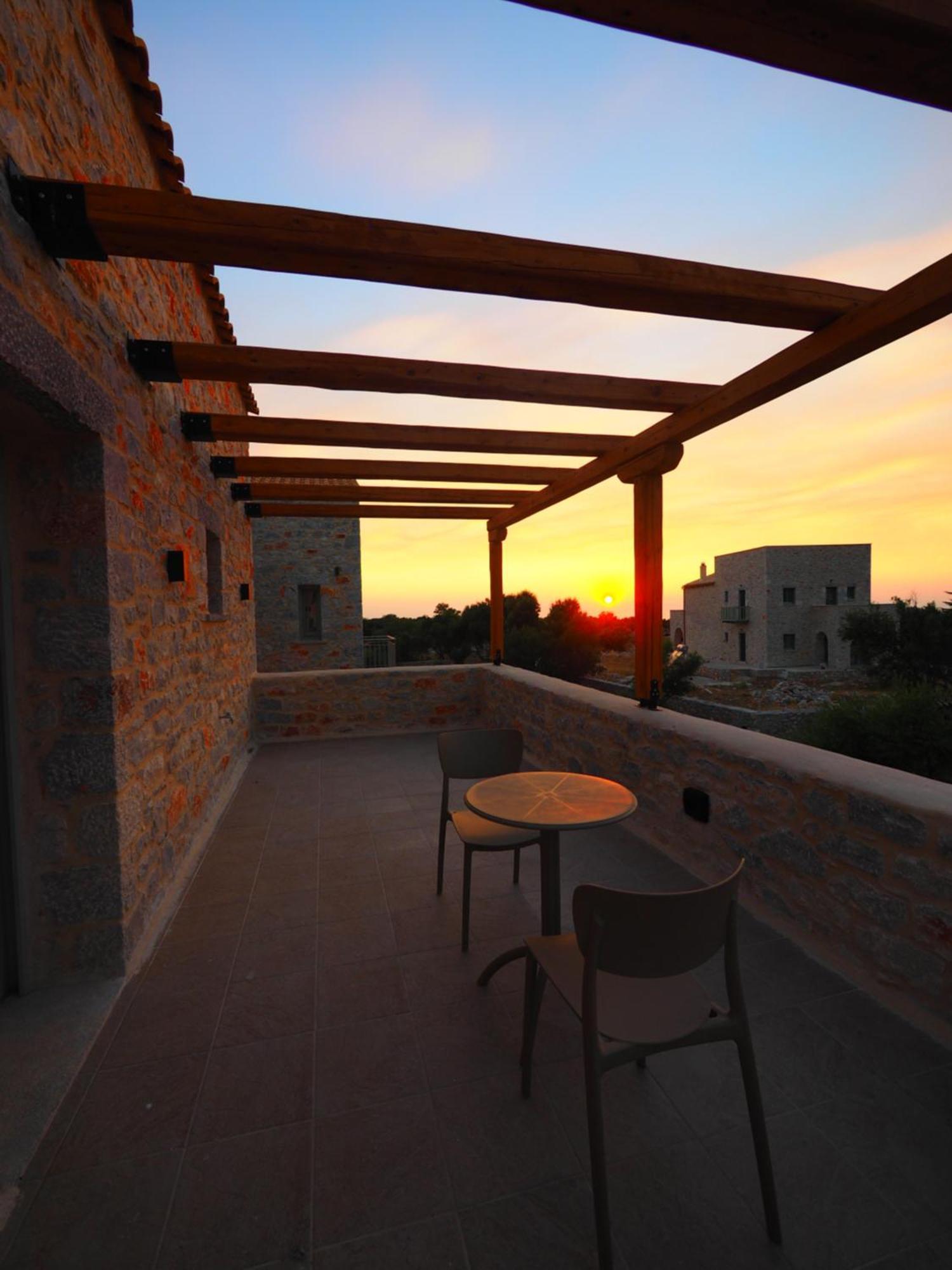 Terra Di Pietra Exclusive Suites & Apartments Areopoli Bagian luar foto