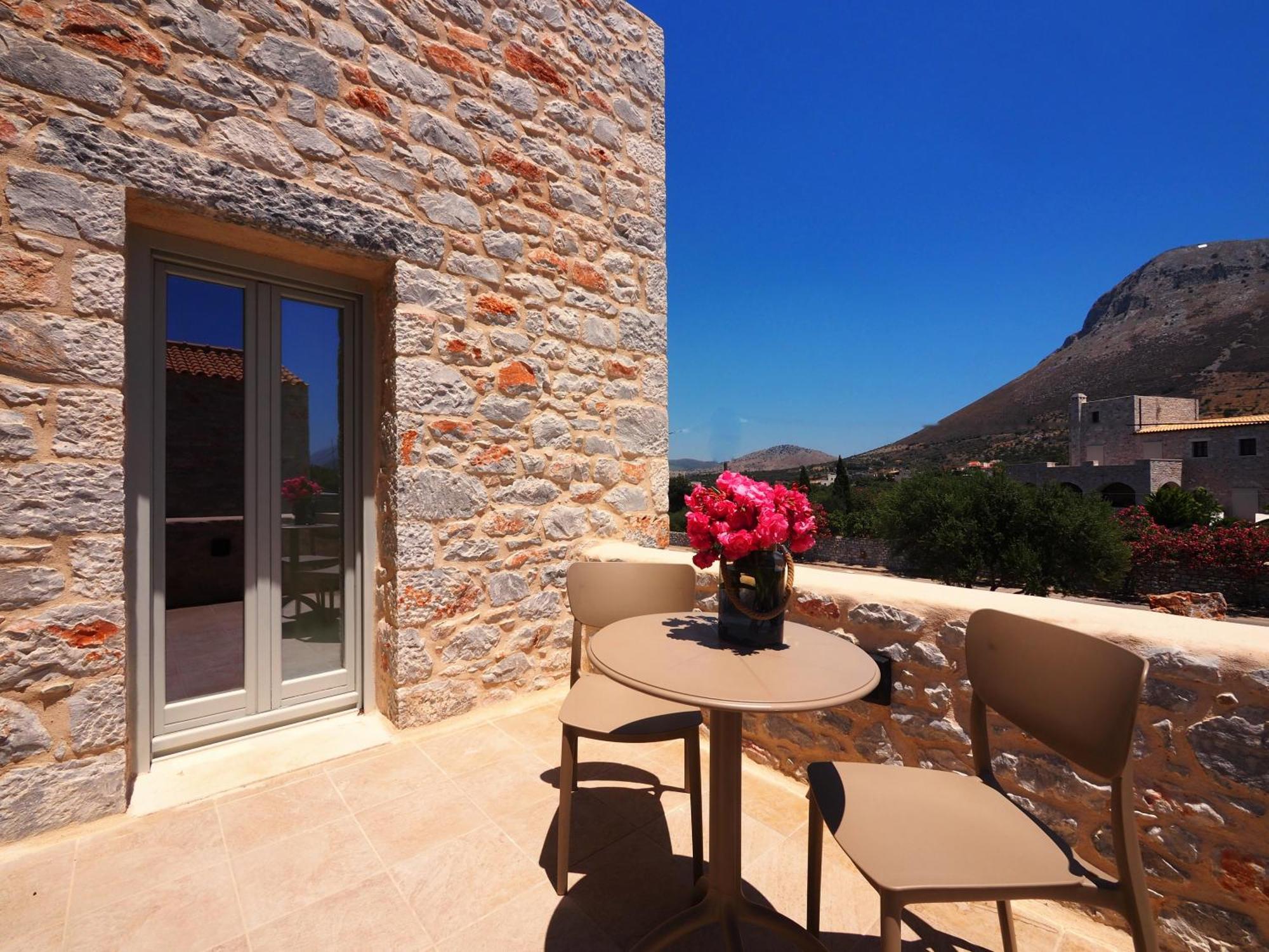 Terra Di Pietra Exclusive Suites & Apartments Areopoli Bagian luar foto