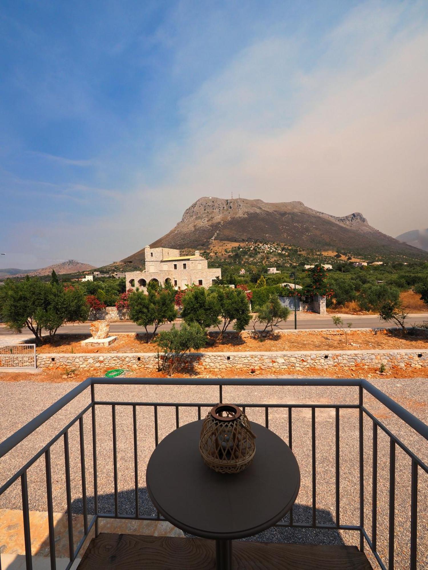 Terra Di Pietra Exclusive Suites & Apartments Areopoli Bagian luar foto