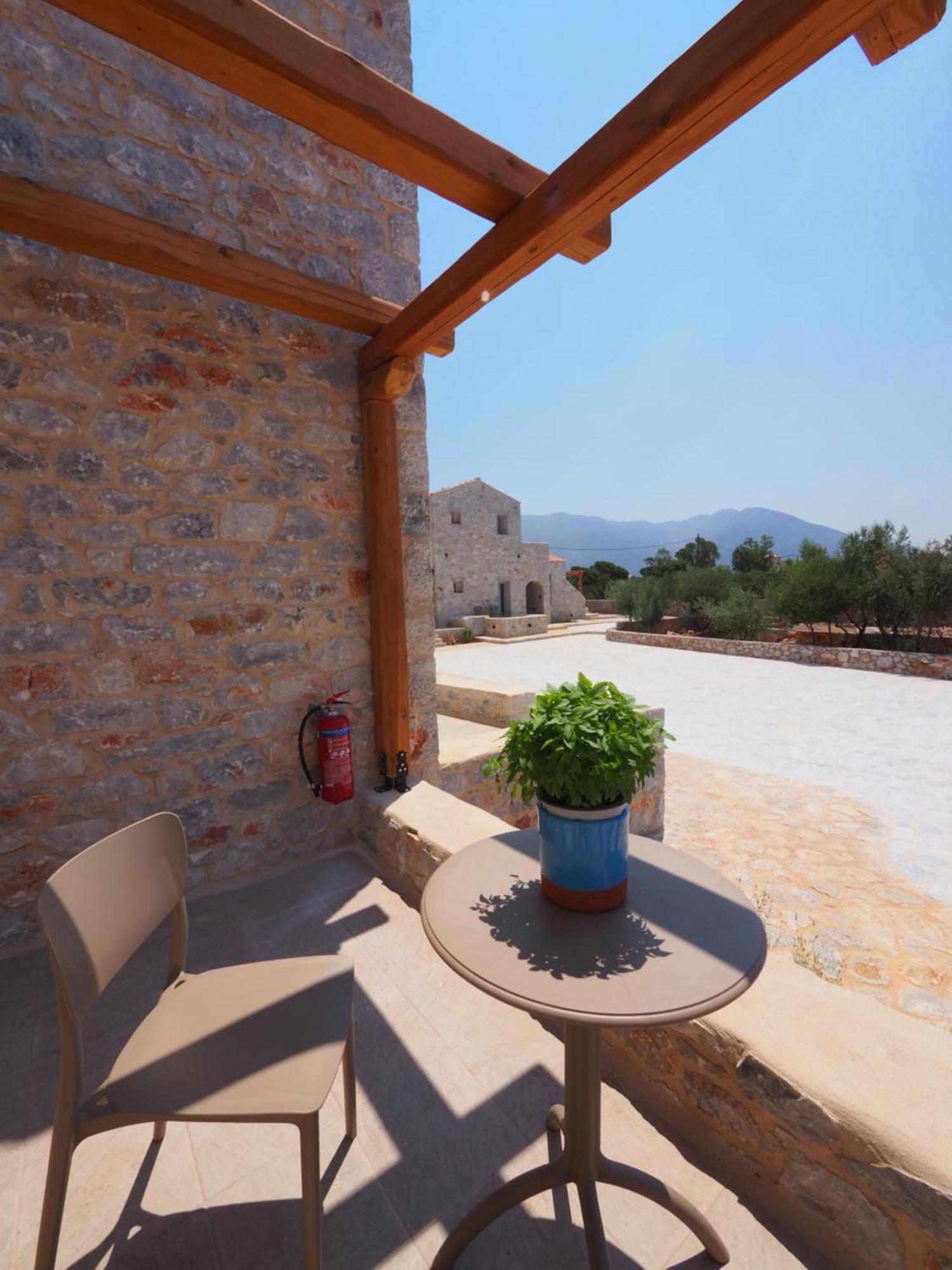 Terra Di Pietra Exclusive Suites & Apartments Areopoli Bagian luar foto