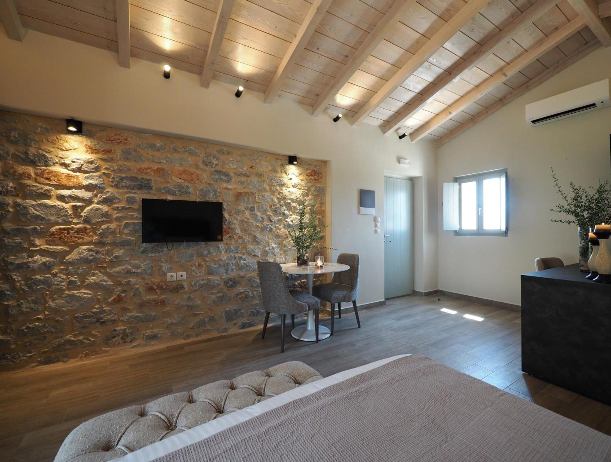 Terra Di Pietra Exclusive Suites & Apartments Areopoli Bagian luar foto