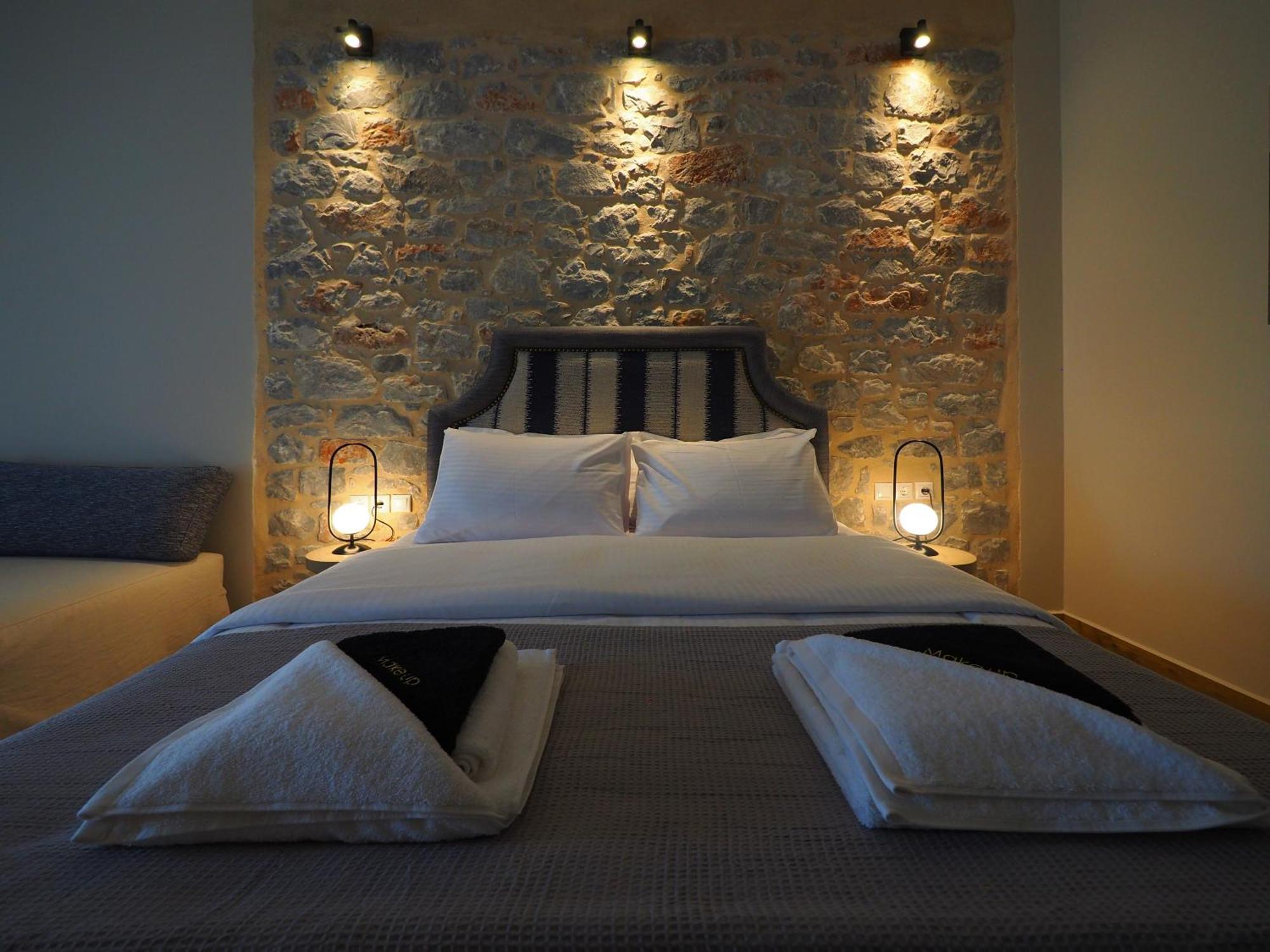 Terra Di Pietra Exclusive Suites & Apartments Areopoli Bagian luar foto