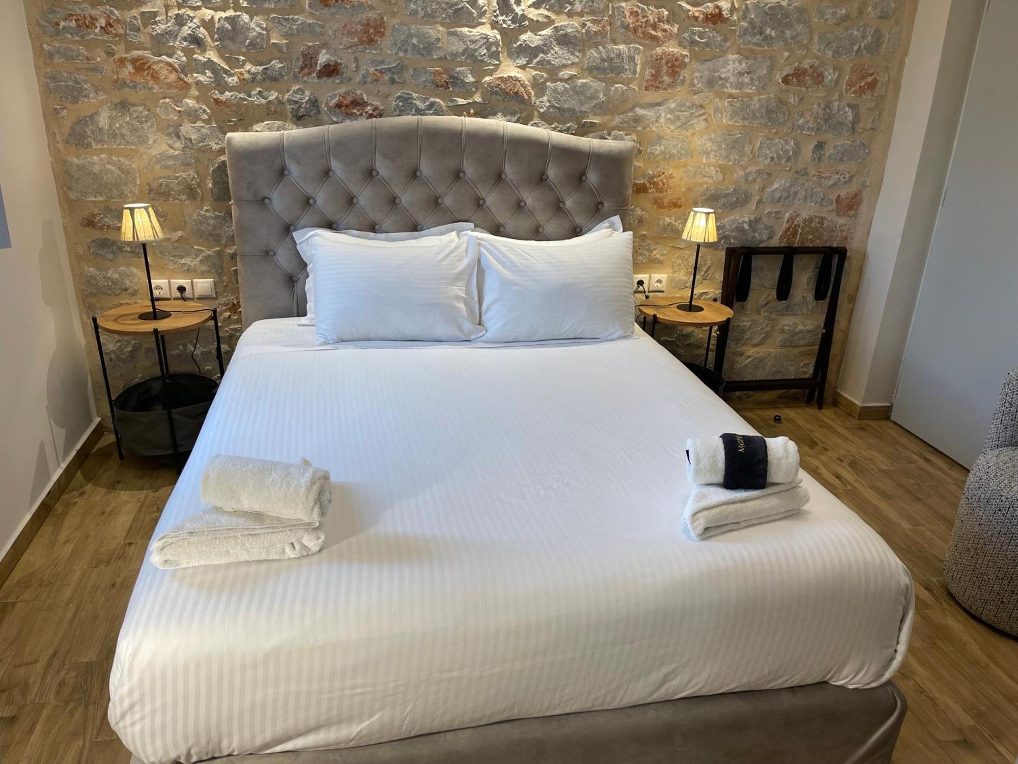 Terra Di Pietra Exclusive Suites & Apartments Areopoli Bagian luar foto